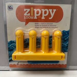 ZIPPY LOOM Scarf Maker Yellow 4 Prong Very Large Done in Minutes